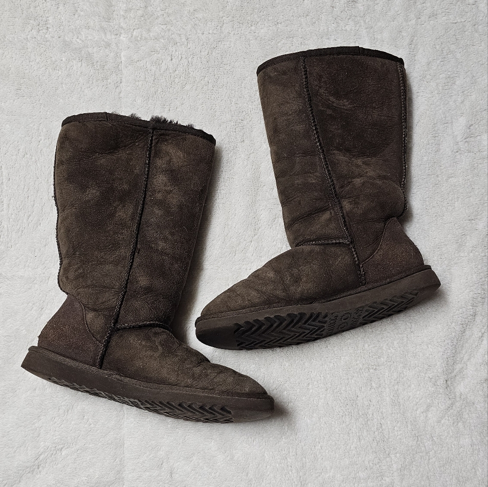 Uggs Womens Size 6 - Picture 2 of 5
